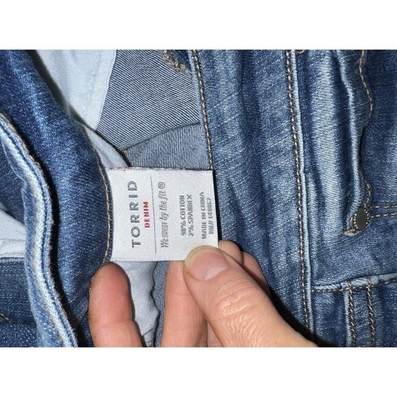 Torrid Denim Shorts Size 20 Plus Distressed Cuff/uncuffed Medium Wash Jean Y1 - Picture 5 of 6